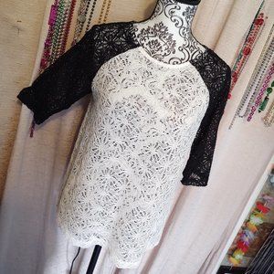 MINKPINK Black & White Daisy Lace Color Block Top Lg